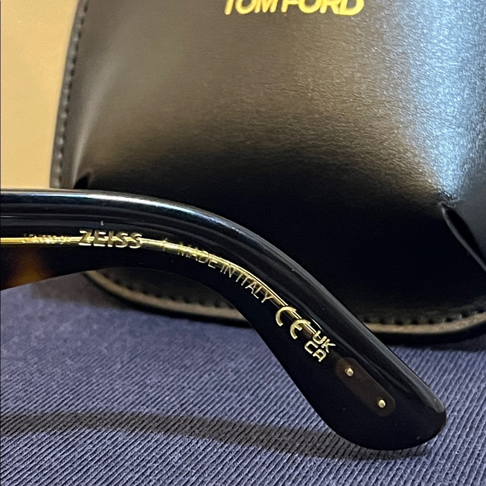 Tom Ford Icon Pilot Sunglasses - NWOT - Picture 5 of 6